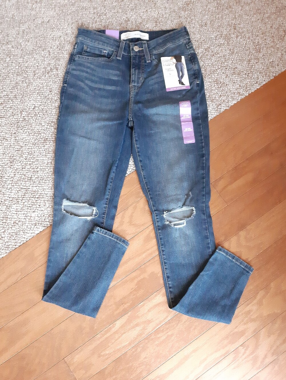 NWT Signature Levi Strauss Mid Rise Super Skinny Jeans size 4 Long